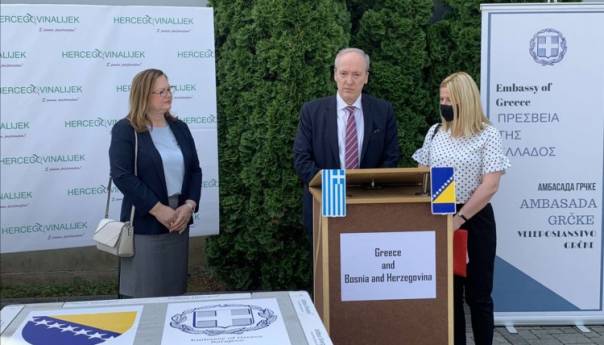 Grčki ambasador uručio donaciju BiH od 120.000 cjepiva