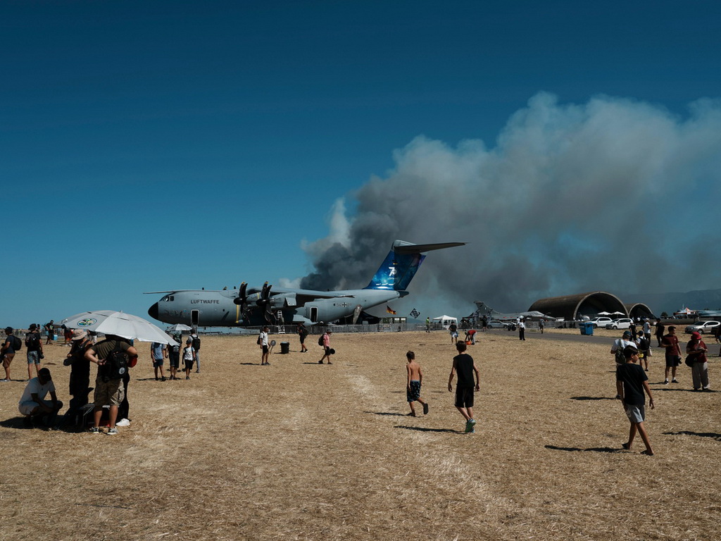 Grčki borbeni avion srušio se kraj Atine pred hiljadama posjetitelja aeromitinga