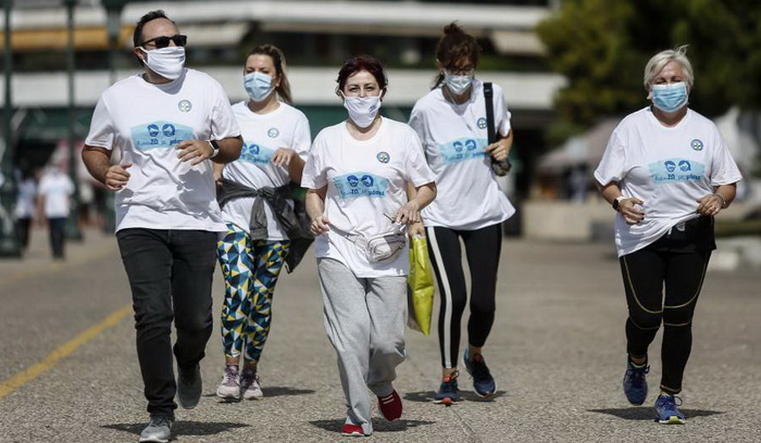 Grčki doktori trčali sa maskama da bi dokazali da nisu štetne