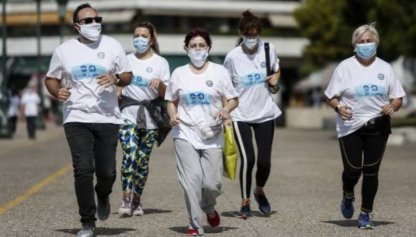 Grčki doktori trčali sa maskama da bi dokazali da nisu štetne