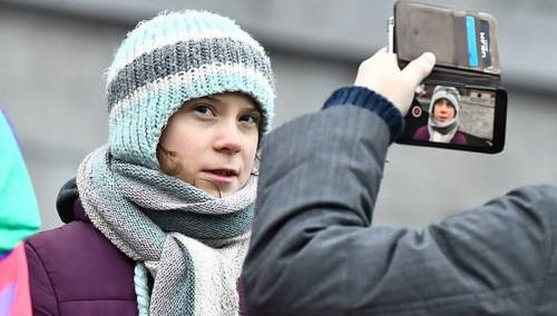 Greta Thunberg rođendan proslavila na protestima ispred švedskog parlamenta