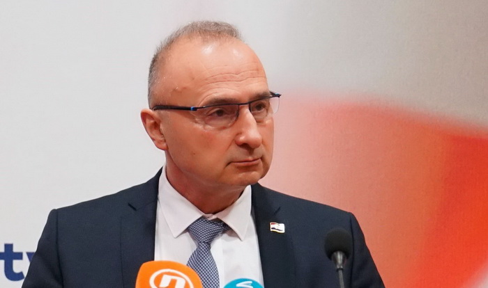 Grlić Radman: BiH da preseli migrante na istočnu granicu