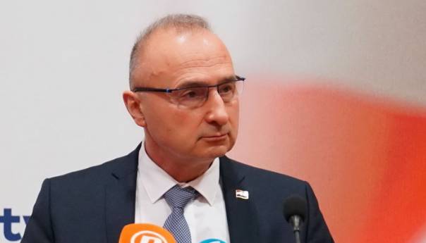 Grlić Radman: BiH da preseli migrante na istočnu granicu
