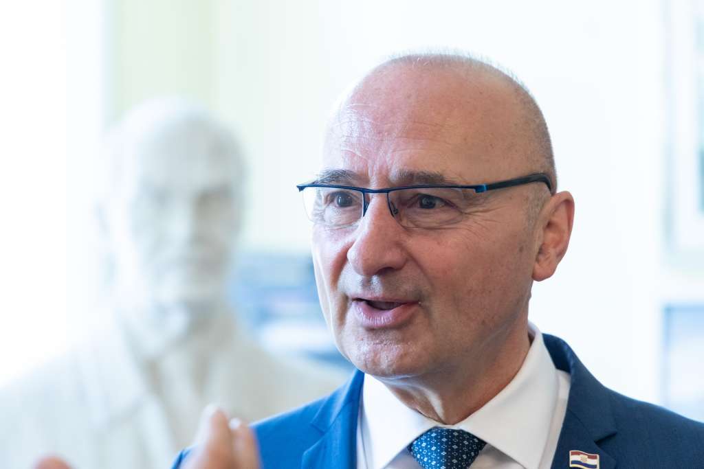 Grlić Radman kaže da su crnogorski političari kažnjeni zbog rezolucije o Jasenovcu