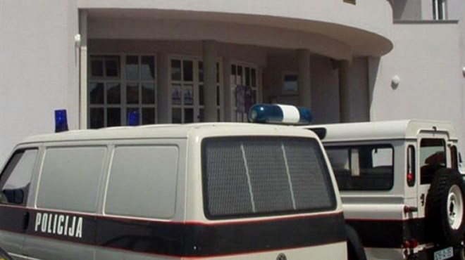 Grudski policajci spriječili krijumčarenje sedam migranata iz Turske
