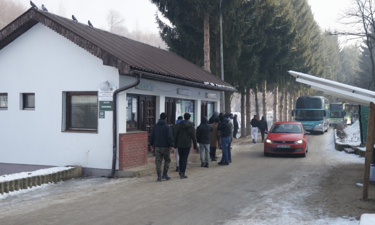 Grupa od 170 migranata prebačena iz Ušivka u Blažuj