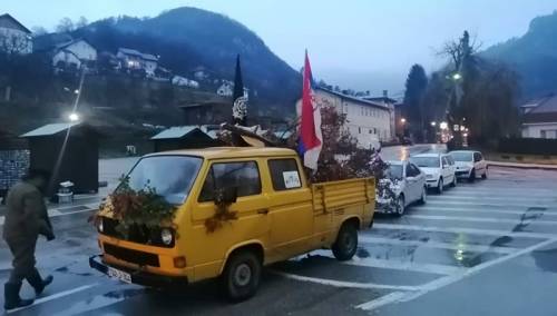 Grupa pripadnika četničkog pokreta večeras se okupila u Višegradu