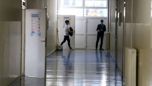 Grupa roditelja iz RS traži da se đaci vrate u klupe