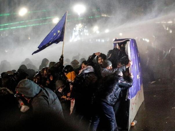 Gruzija odlaže kandidaturu za ulazak u EU, veliki sukobi u Tbilisiju