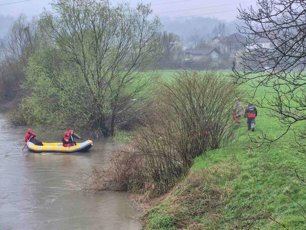 Nakon drame u Tuzli: GSS za danas obustavio potragu u rijeci Jali