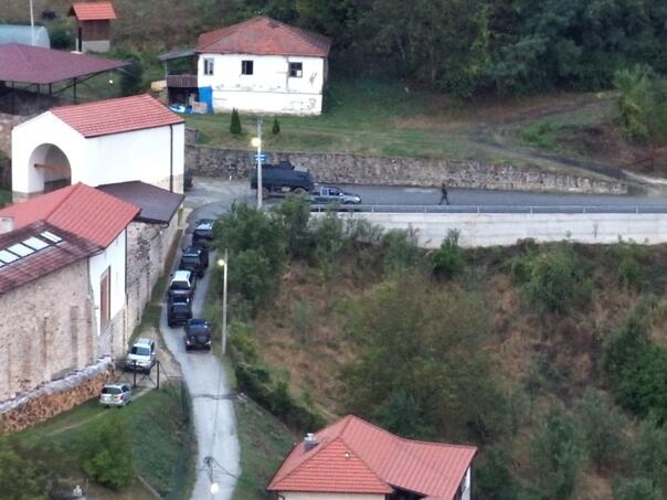 Guardian o Kosovu: Ako se dokaže da je Vučić umiješan, dovešće Srbiju pod sankcije