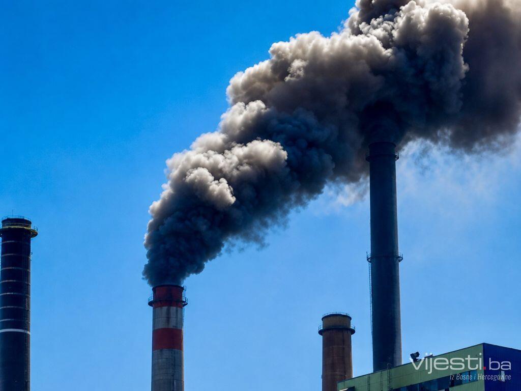Gust i crn dim iz Termoelektrane Tuzla zabrinuo građane
