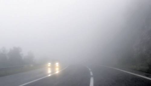 Gusta magla otežava saobraćanje, mogući nailasci na poledicu