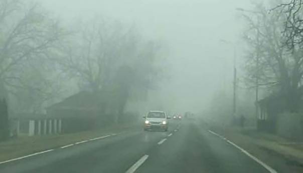 Gusta magla otežava saobraćanje na dionicama u kotlinama i uz rijeke