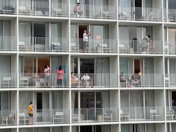 Guverner Havaja: Samo se pritajite večeras i gledajte TV, molim vas!