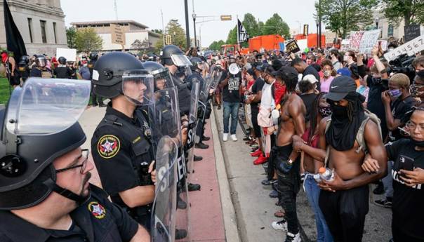 Guverner Viskonsina angažovao Nacionalnu gardu zbog nemira