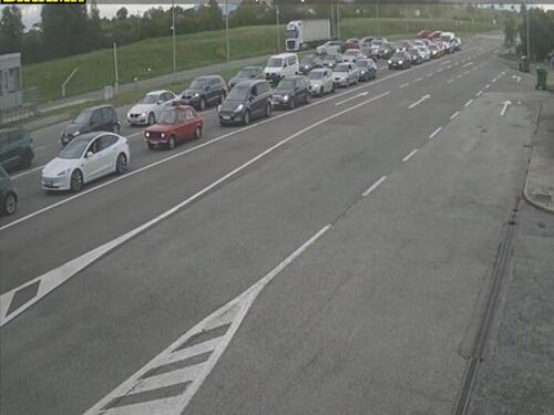 Gužva na GP Izačić, kolona na izlazu iz BiH