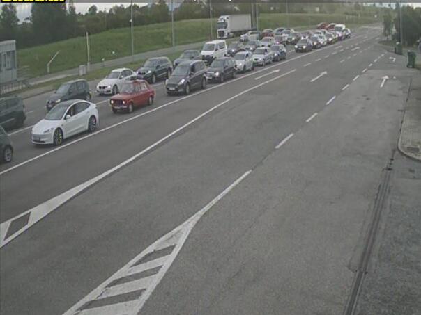 Gužva na GP Izačić, kolona na izlazu iz BiH