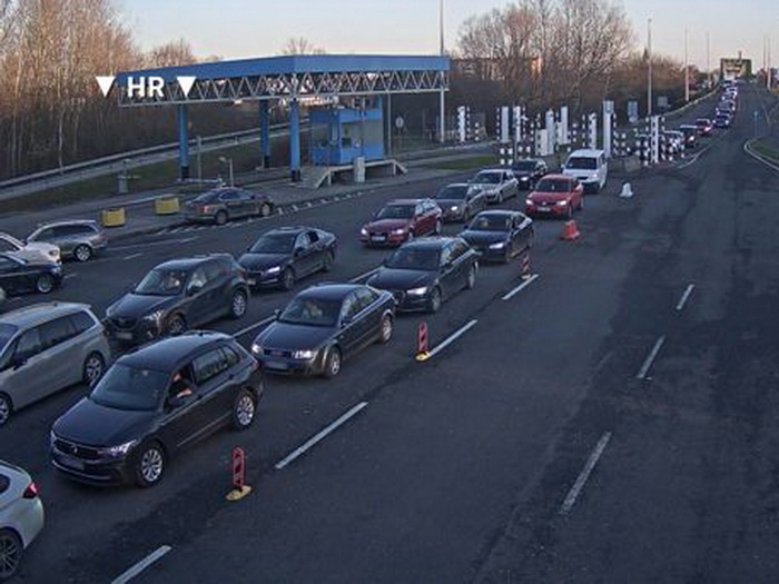 Gužva na više graničnih prelaza BiH sa Hrvatskom