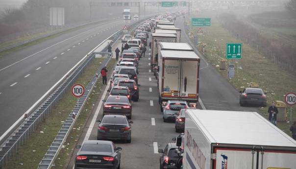 Gužve na Bajakovu nemaju veze s ulaskom Hrvatske u šengenski prostor