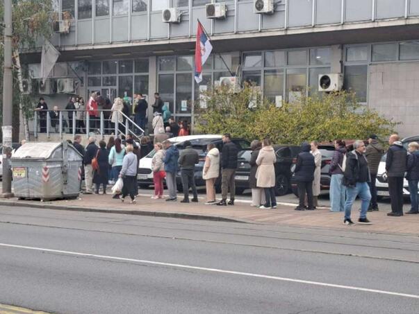 Gužve na biračkim mjestima i graničnim prijelazima prema Srbiji