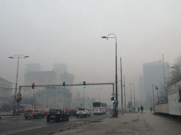 Gužve na granicama, oprez zbog magle i odrona