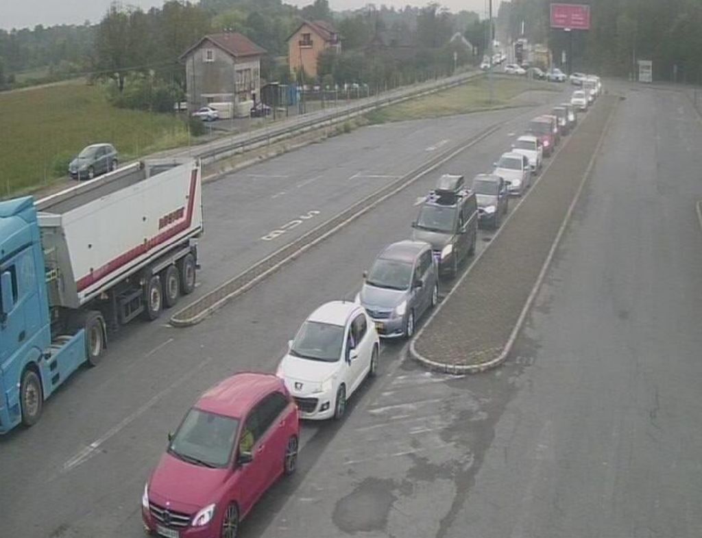 Gužve na granici već od jutra: Očekuju se kolone i duža zadržavanja