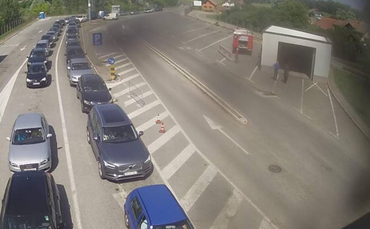 Gužve na graničnim prijelazima sa Srbijom, Hrvatskom i CG