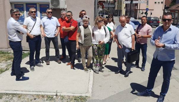 GV Bihać o problemu okupljanja velikog broja migranata u kladionicama