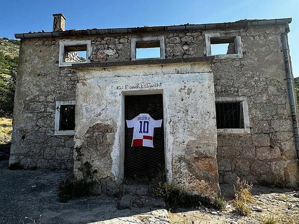 Gvardiol posjetio razrušenu Modrićevu rodnu kuću i oduševio fanove