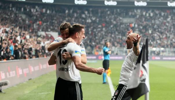 Hadžiahmetović pogodio za preokret u istanbulskom derbiju i srušio lidera