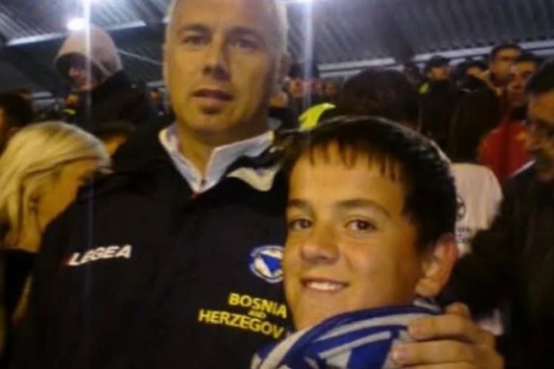 Hadžiahmetović se 2009. slikao s Barbarezom: "Budući selektor sa svojim igračem"