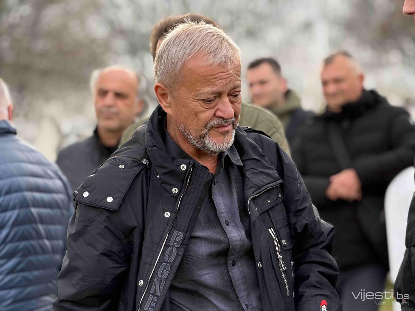 Hadžihafizbegović na mezaru Halida Bešlića: “Njegove pjesme odzvanjaju Stephansplatzom”