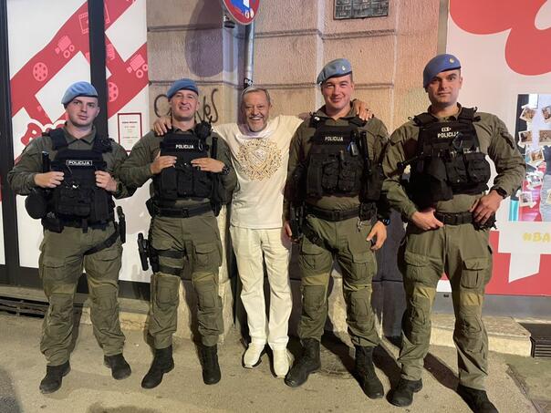 Glumac sa sarajevskim policajcima: Neki drugi prebijaju svoje građane...