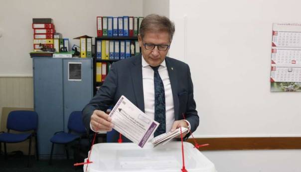 Hadžikadić: Ovi izbori su referendum o budućnosti Bosne i Hercegovine