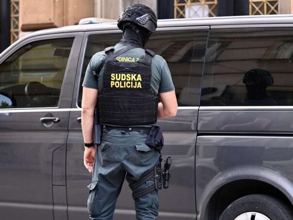 Hadžimešiću potvrđena optužnica: Nakon napada na ženu, nožem nasrnuo i na supruga