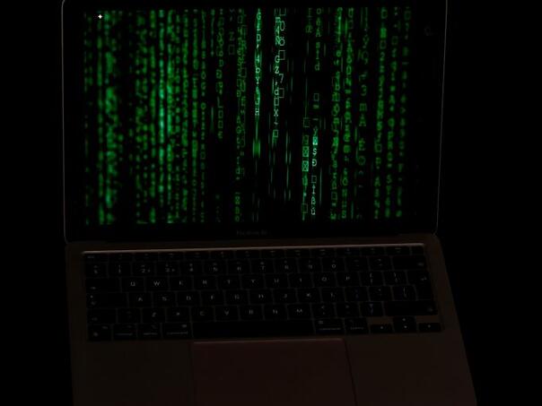 Haker preko aplikacije ukrao poruke više od 60 američkih zvaničnika