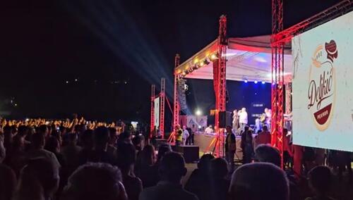 Halid Bešlič održao spektakularan koncert u Tešnju