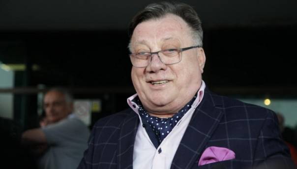 Halid Bešlić: Političarima bolje da pjevaju nego da se svađaju