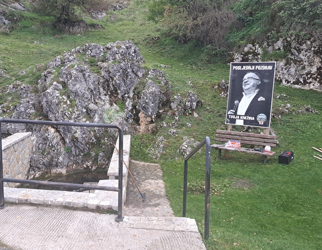 Halidova fotografija i kod izvora Knežina – tišina pred posljednji ispraćaj