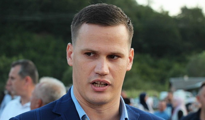 Halilagić: Uplaćen avans za policijske transportere, neka ih i za parade, a i zlu ne trebalo