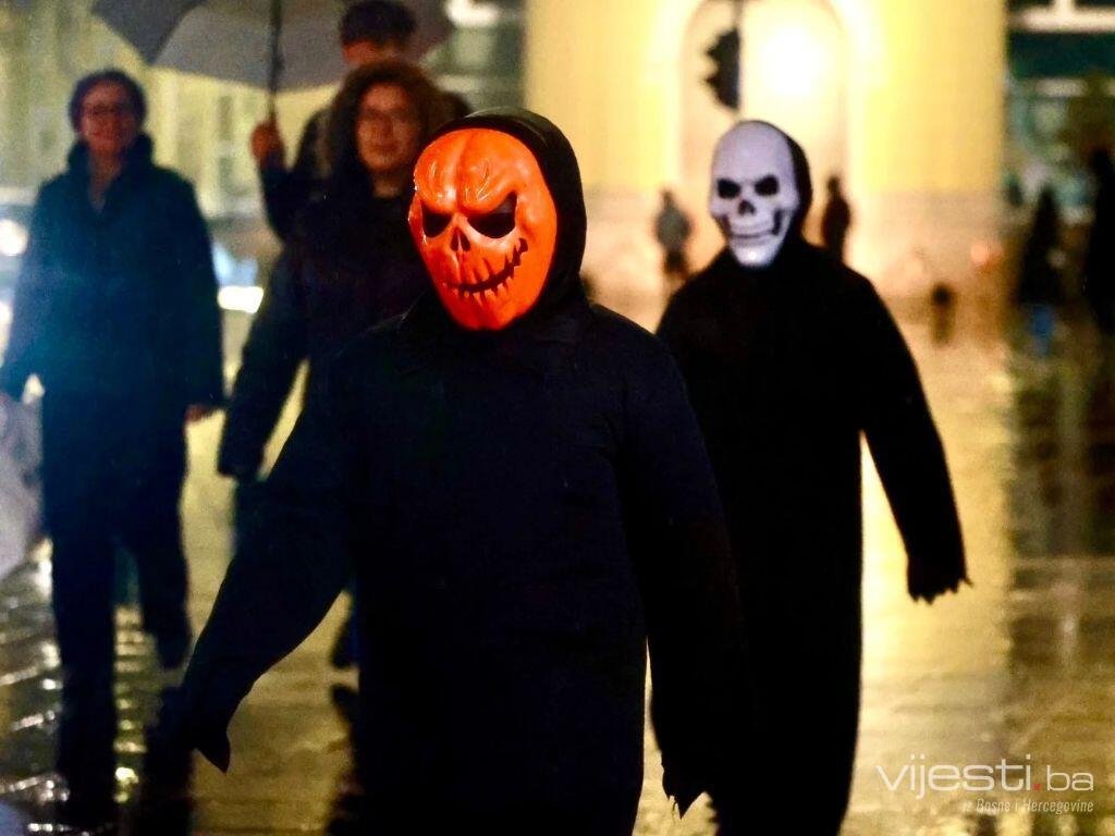 Halloween u Sarajevu: Građani s maslama na ulicama, RTV Dom krcat
