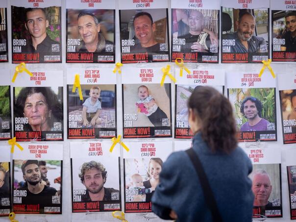 Hamas oslobađa četiri izraelske taokinje nakon 477 dana