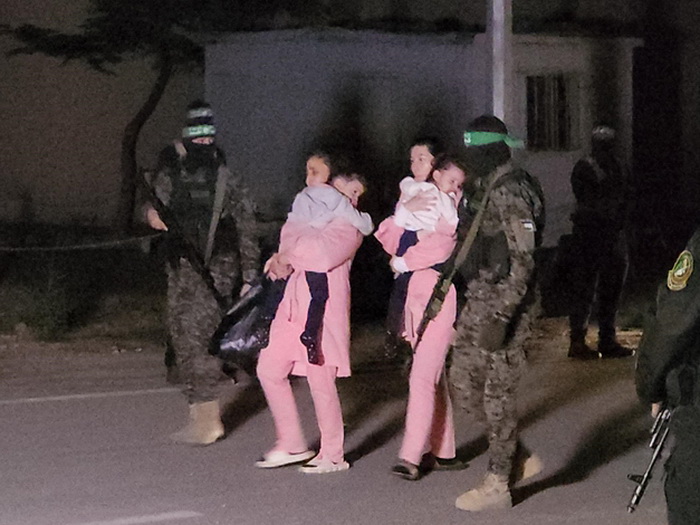 Hamas zvaničnicima Crvenog križa predao 11 izraelskih zarobljenika