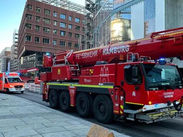Hamburg: Pet radnika poginulo u padu sa skele