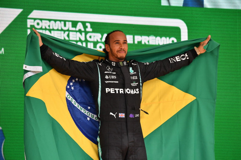 Hamilton pobijedio u Brazilu i dodatno zakomplikvao borbu za prvaka svijeta