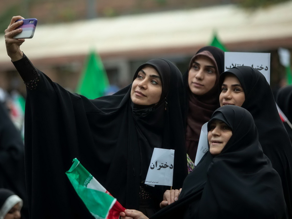 Hamnei čvrsto brani hidžab dok sve više Iranki zaobilazi stroga pravila