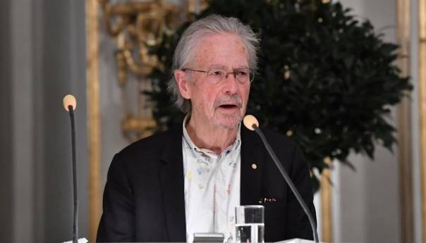 Handke ne osjeća krivnju zbog izjave podrške Miloševiću, no kaže: 'Nisam se dovoljno jasno izrazio'