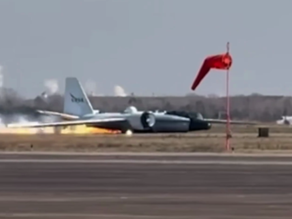 Haos na aerodromu: NASA-in avion klizao pistom nakon kvara