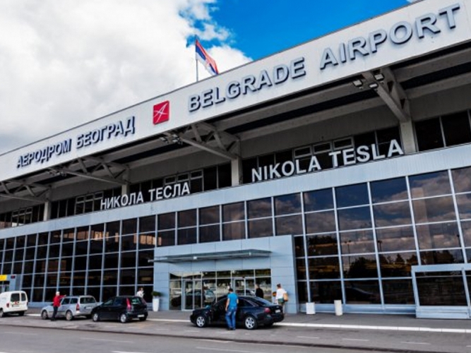 Haos na aerodromu u Beogradu: Crnogorci izdvajani na dodatne provjere